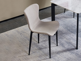  国际知名品牌 现代简约畅销百搭 高档皮艺 环抱造型设计浅灰色餐椅（此产品有短途物流费)