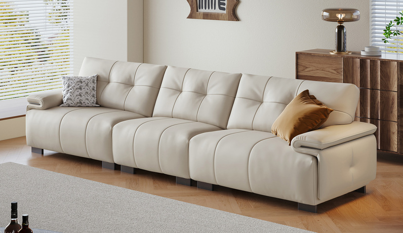 歌迪 极简风格 自然蓬松优质羽绒靠包 打造SPA级舒适靠感 宽厚饱满扶手可躺可靠 童趣小马抱枕  高奢质感镀铬五金脚 柔韧细腻高档仿真皮 俄罗斯进口落叶松实木框架 直排四人位沙发