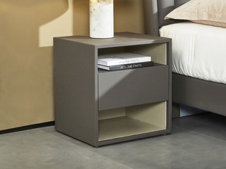  国际知名品牌 现代简约百搭款 柔润扪皮抽屉储物床头柜（颜色可定制 详情可咨询客服）（此产品有短途物流费）