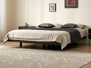  英伦风 创意无床头设计 小空间无拘束 进口实木微雕锻打锤纹肌理 内收床腿视觉悬浮腾空 1.8*2.0米 实木床（搭配满铺燕尾油漆床板）