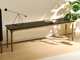  英伦风 进口实木微雕工艺 设计感深浅光影变化 实木大板直拼装饰铜件 阿尔贝托雕塑金属高脚 1.6米 长条凳